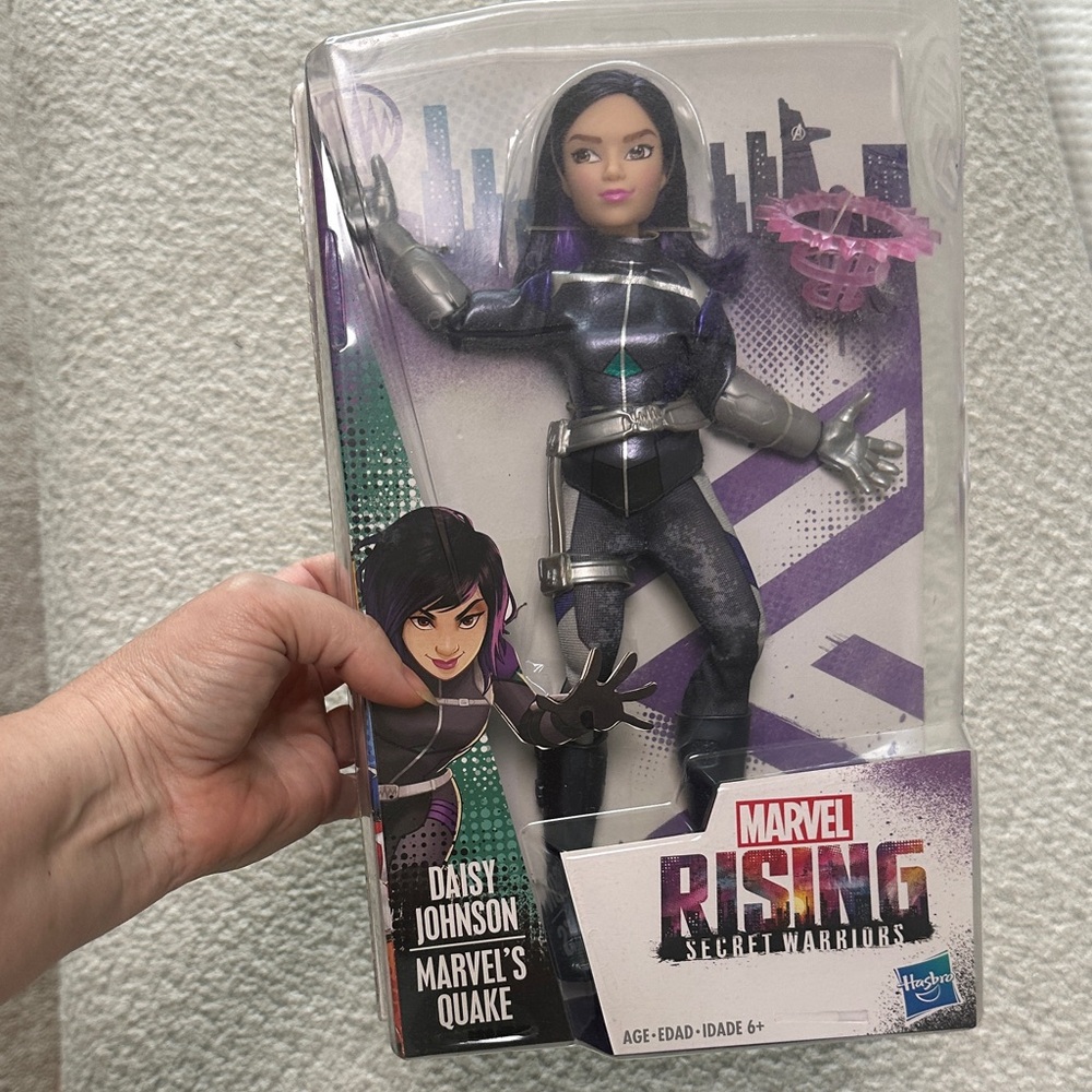 Hasbro Marvel Rising Daisy Johnson Doll - Black and Purple Outfit